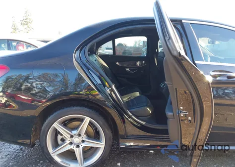 2016 Mercedes-Benz C 300 Sport 4Matic из США, поврежденный, VIN 55SWF4KB7GU165228